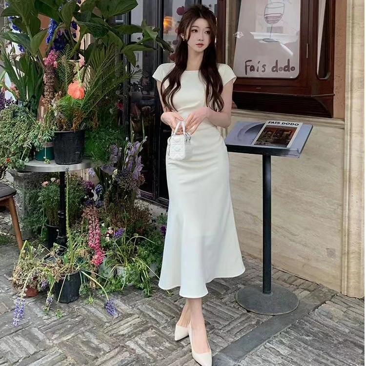 茶歇法式白色小飞袖连衣裙女夏季高级感a字收腰包臀短袖t恤长裙子