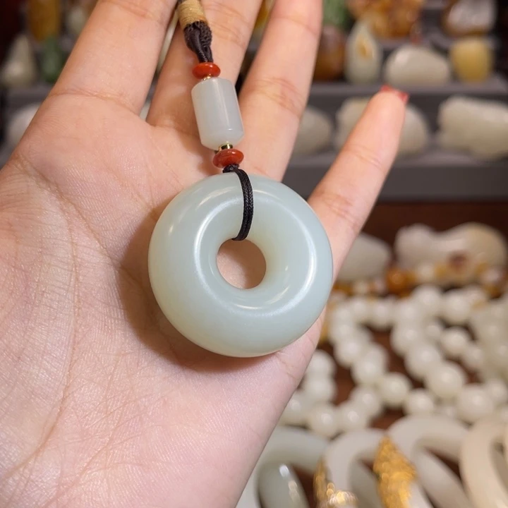 和田玉颈饰未镶嵌