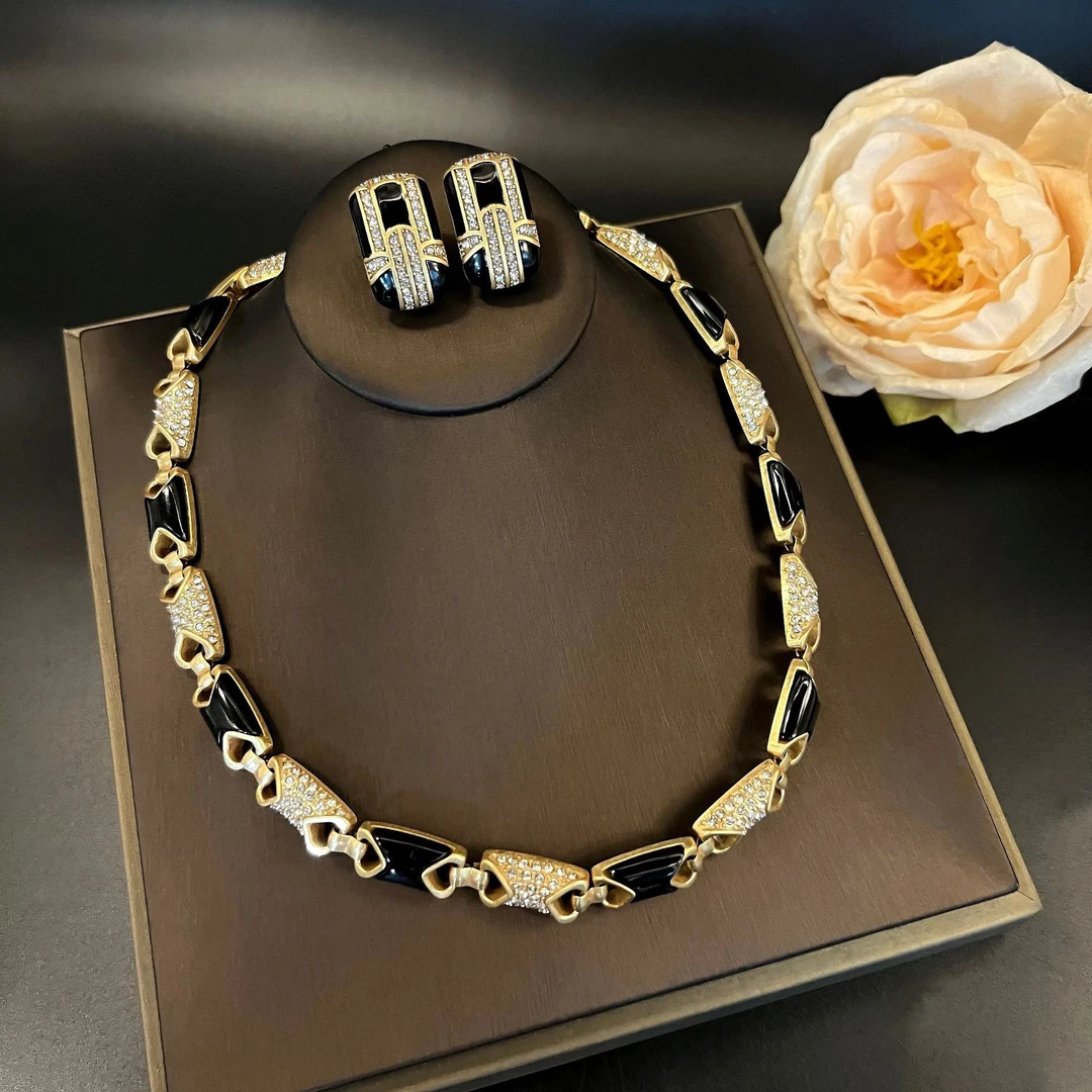 铜合金项链 中古轻奢宫廷风项链耳钉复古优雅黑珐琅四边形套装女-