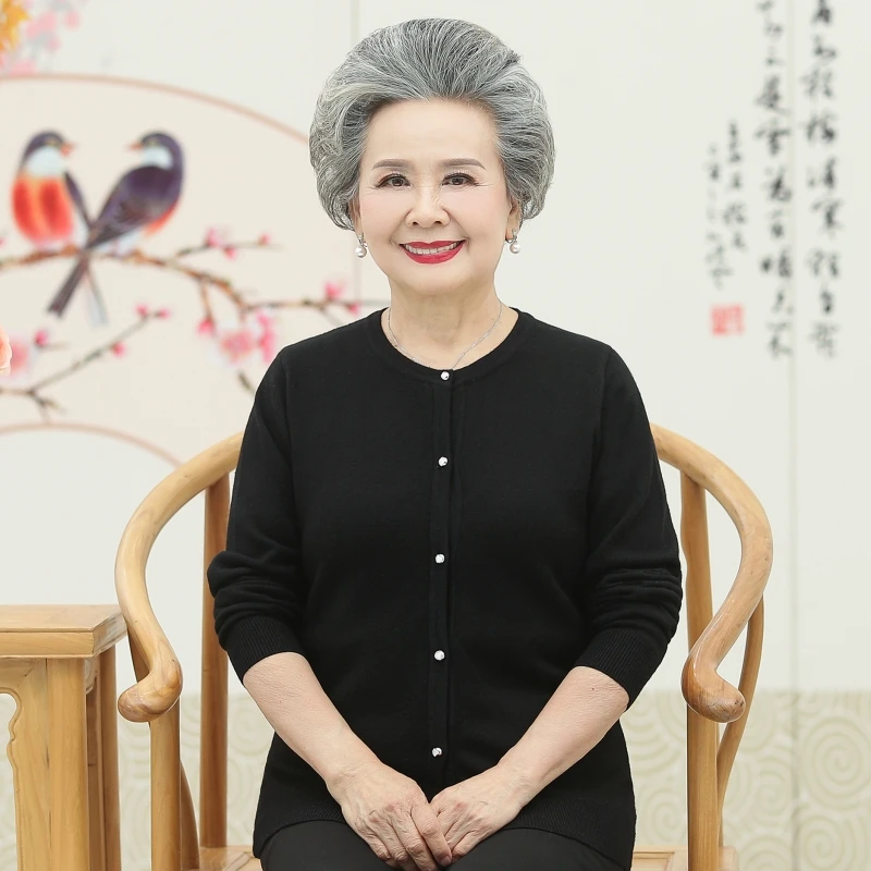 加肥加大秋冬针织开衫奶奶装60岁大码宽松老年人黑色打底毛衣女