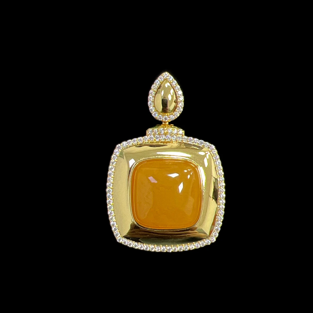 V747蜜蜡吊坠孤品