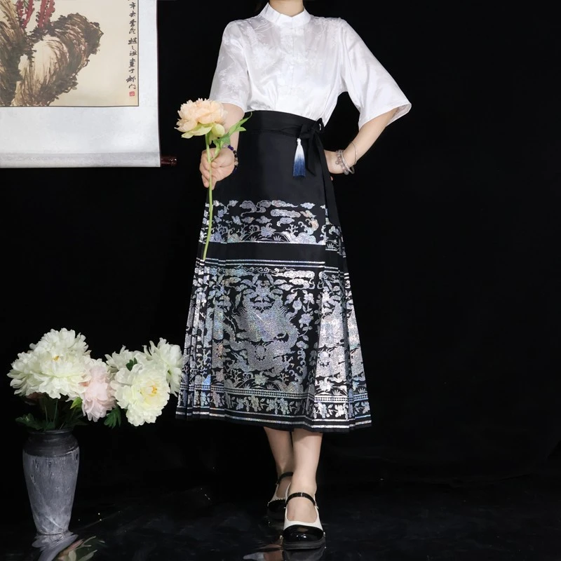 梦桑塔半身裙马面裙黑色织金大码新中式复古日常短裙150小个子