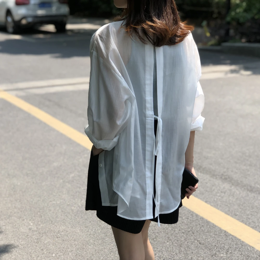 露背天丝衬衫女仙气微透设计感后开叉夏季薄款防晒衬衣欧若风穿搭
