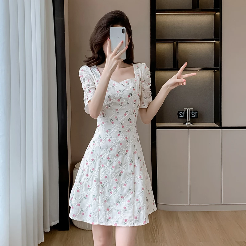 2025新款夏款小清新碎花v领中长款显瘦气质显瘦遮肚小个子连衣裙