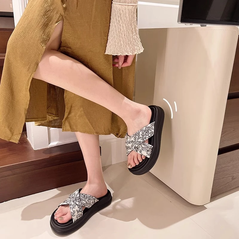 新中式厚底拖鞋女外穿2024新款夏季时尚百搭休闲沙滩一字交叉凉拖