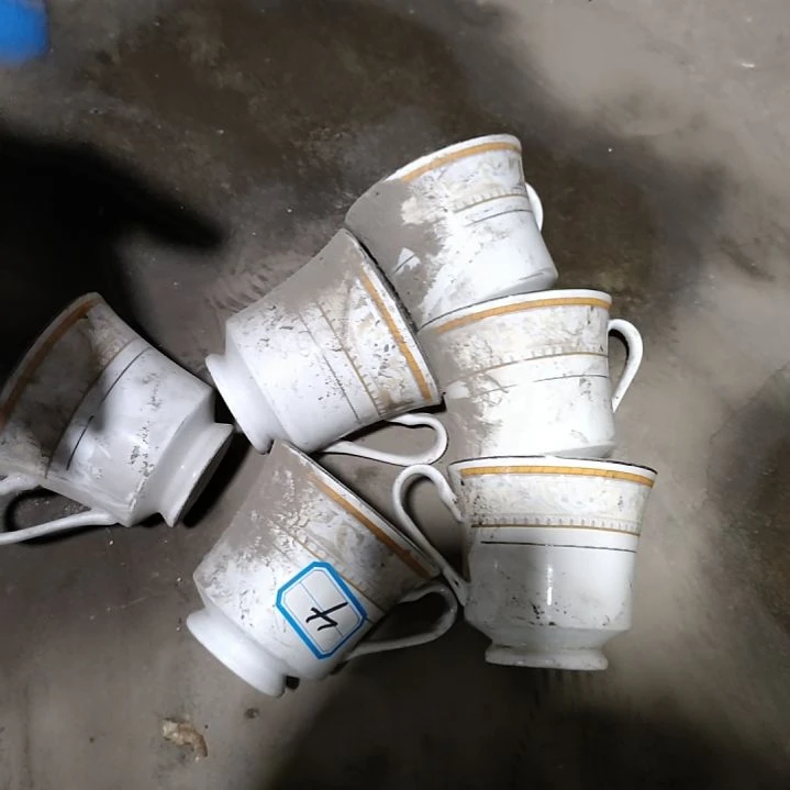 摆件盘子碗茶壶啥都有