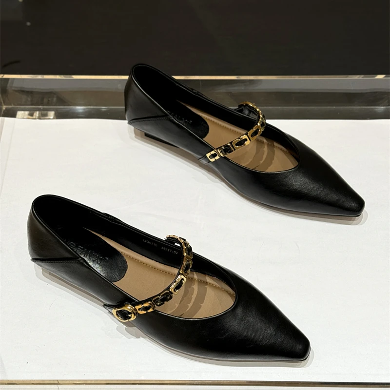 法式小众鞋子黑色一字扣带女2025新款春季尖头网红款小白鞋