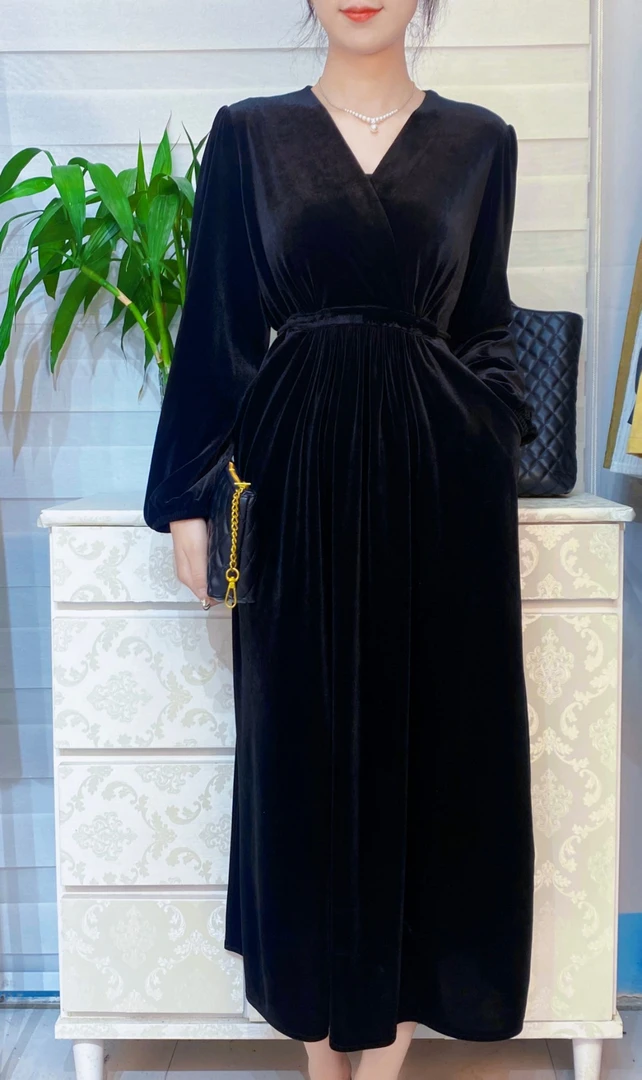 8823新款法式复古高级感女装气质女神黑色长袖丝绒连衣裙轻奢显瘦
