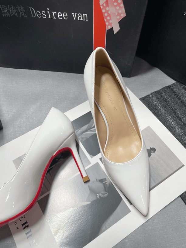 红底高跟鞋女漆皮尖头高跟鞋