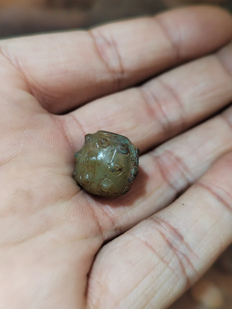 和田玉材质的小珠子