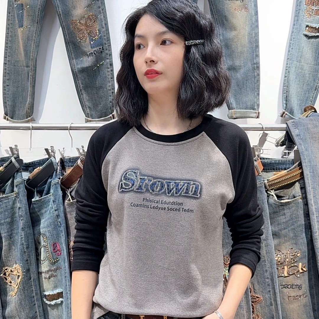 【廷轩甄选】秋冬新款圆领拼接印花烫钻时尚双面德绒女款长袖T恤
