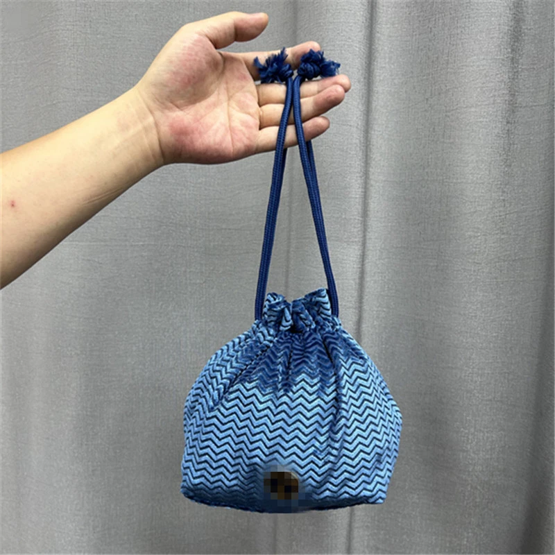 【玛】宝石蓝丝绒波浪纹抽绳束口袋收纳袋化妆包