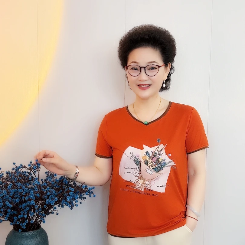 新唐姐优选2024夏夏季妈妈装时尚v领洋气休闲百搭女士宽松T恤