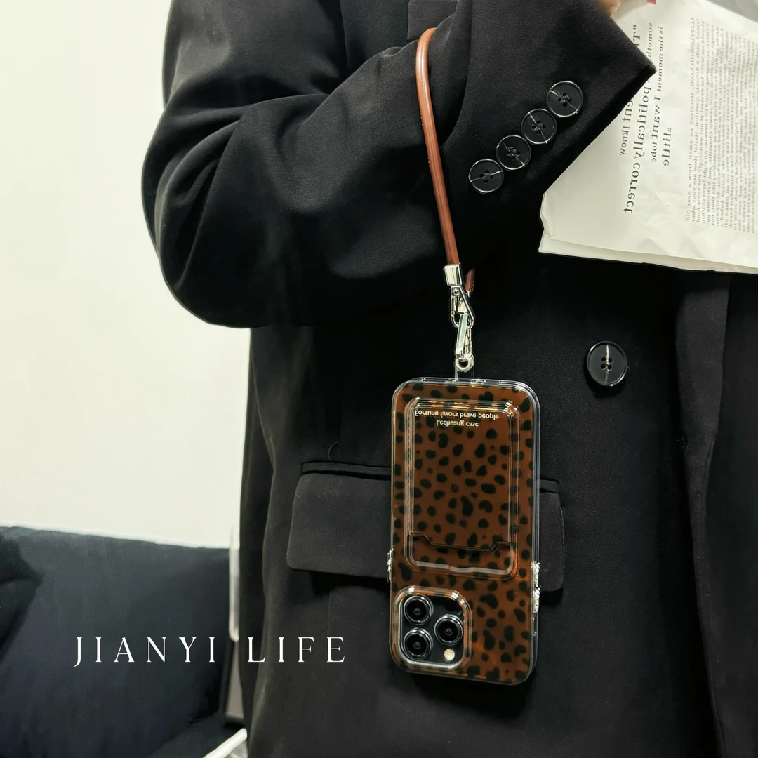 ins风豹纹卡包手机壳带防丢皮绳适用于苹果15promax高级14/13大孔
