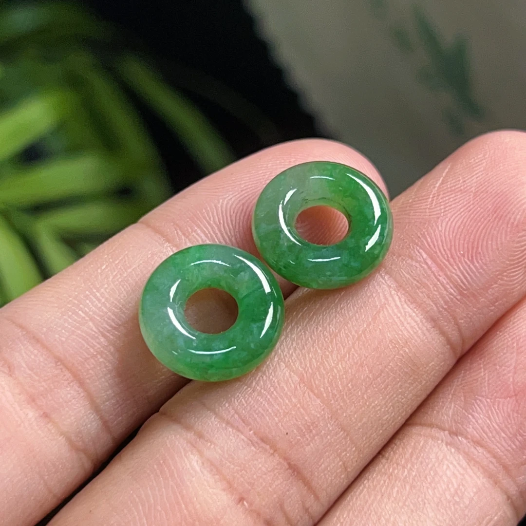 天然缅甸翡翠A货，冰种起胶辣阳绿甜甜圈一对，卡12.3-4.0帝王绿