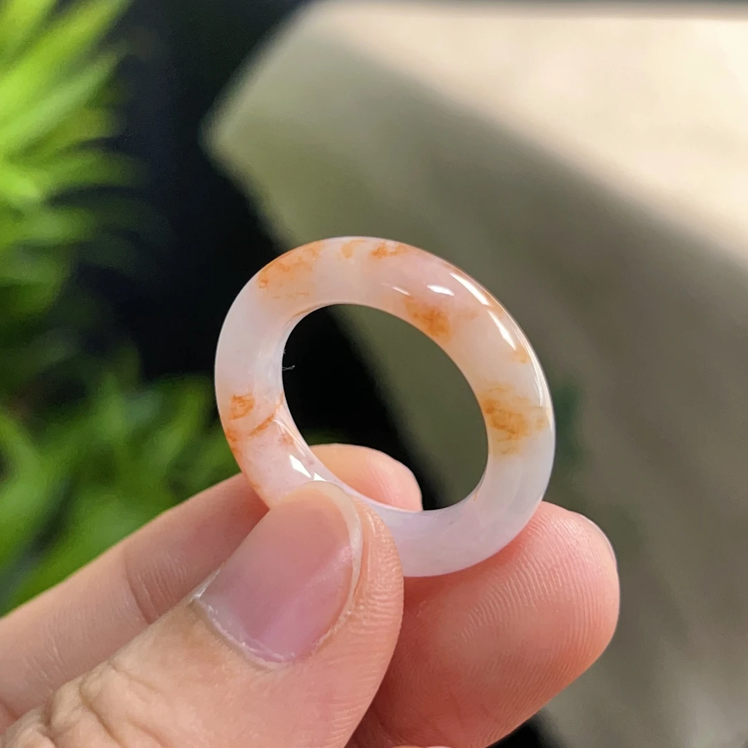 天然翡翠细糯化起胶桂花糕戒圈，卡内径17.3粉色宽版加厚