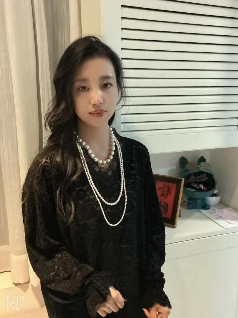 9005欧货大码白色蕾丝女衫百搭镂空宽松时尚网红蕾丝打底