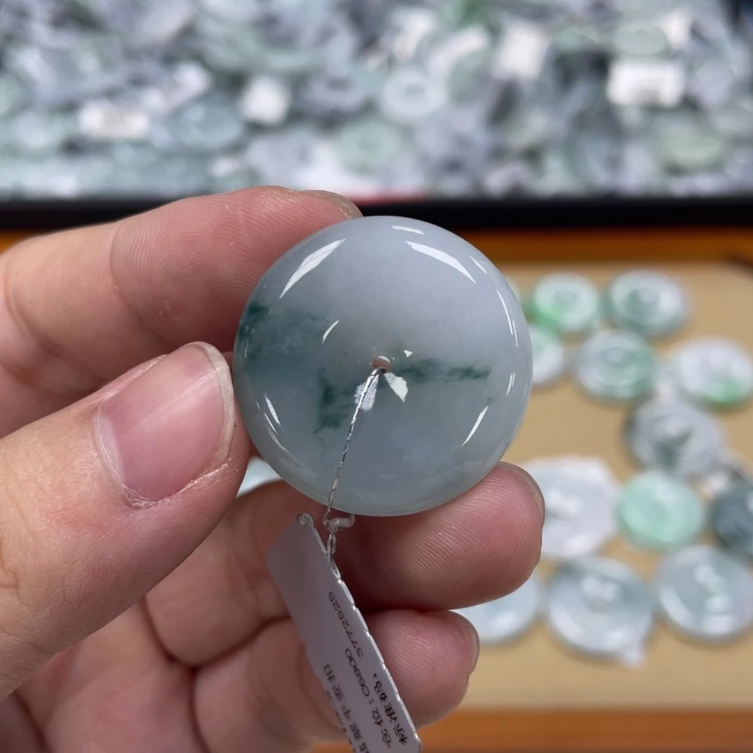 翡翠颈饰未镶嵌A*悠平安扣