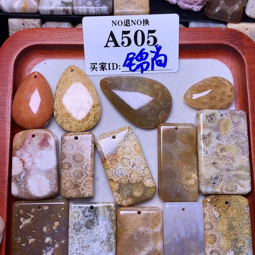 硅化玉颈饰未镶嵌锦**花