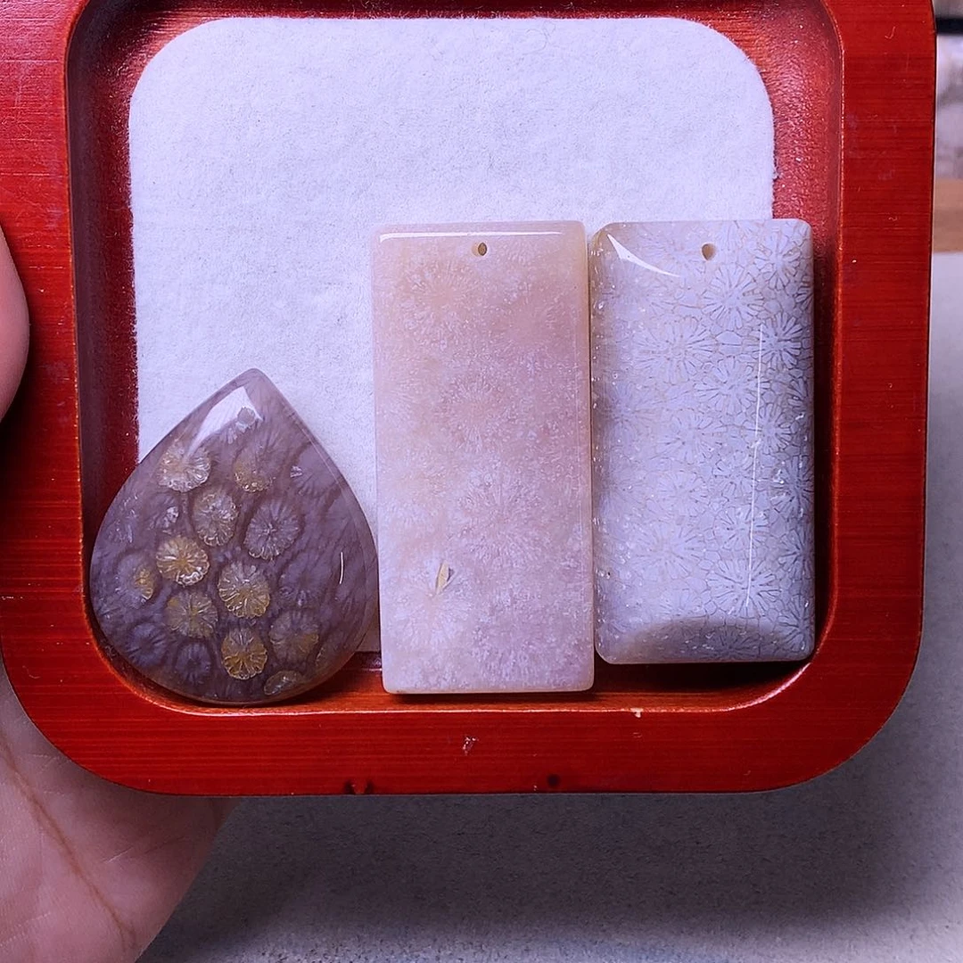 硅化玉颈饰未镶嵌三*绵