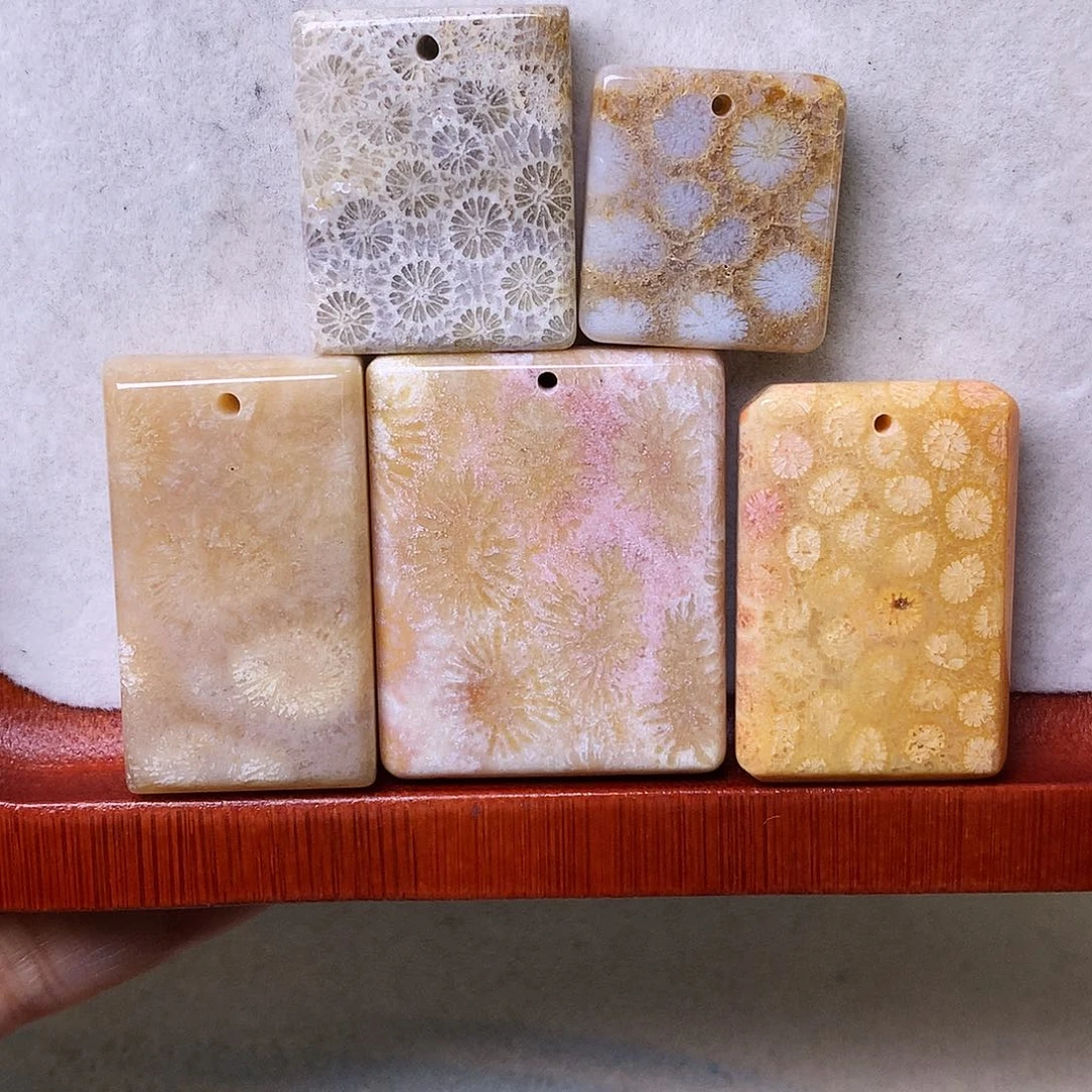 硅化玉颈饰未镶嵌A****)