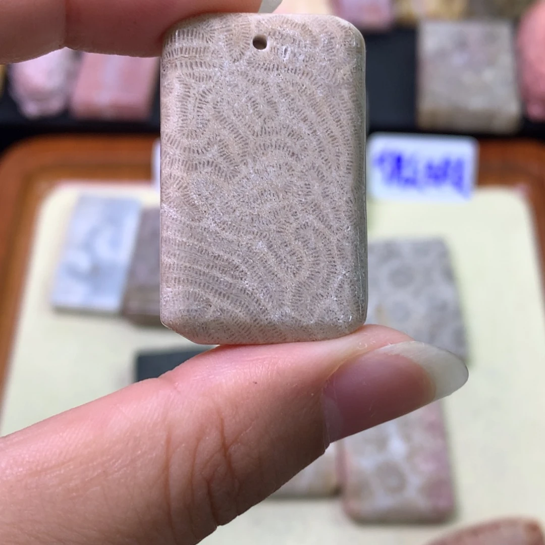 硅化玉颈饰未镶嵌三****/