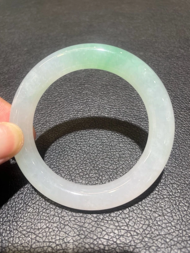 缅甸翡翠a货58.5mm冰带绿圆条翡翠手镯