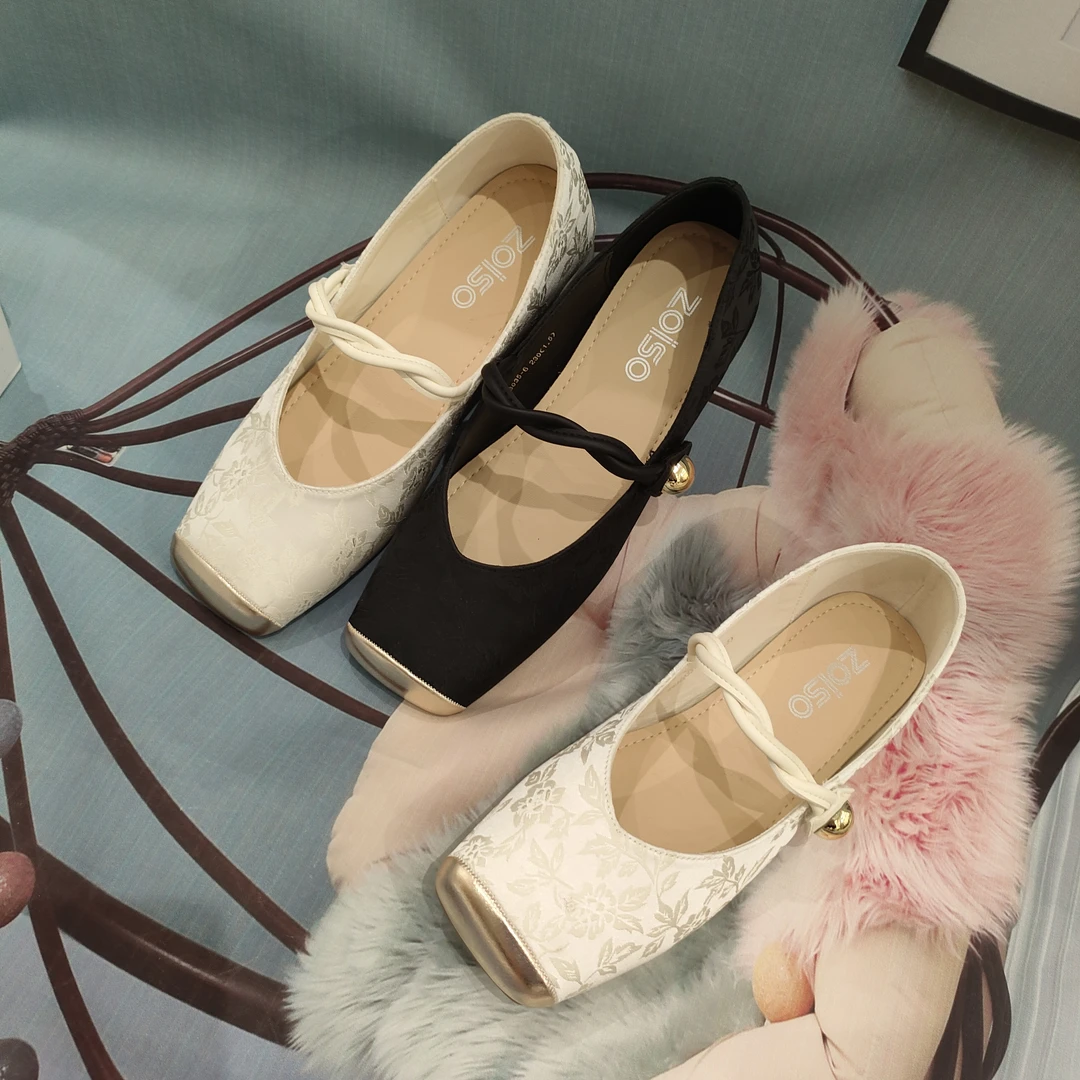 新款国风刺绣平底方头复古玛丽珍单鞋女洋气