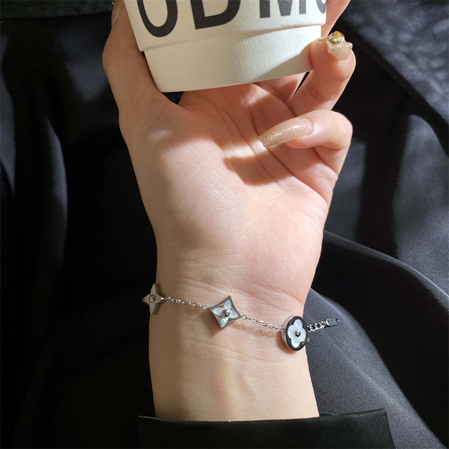 钛钢手链 经典十字花老花钛钢手链女ins轻奢设计感百搭