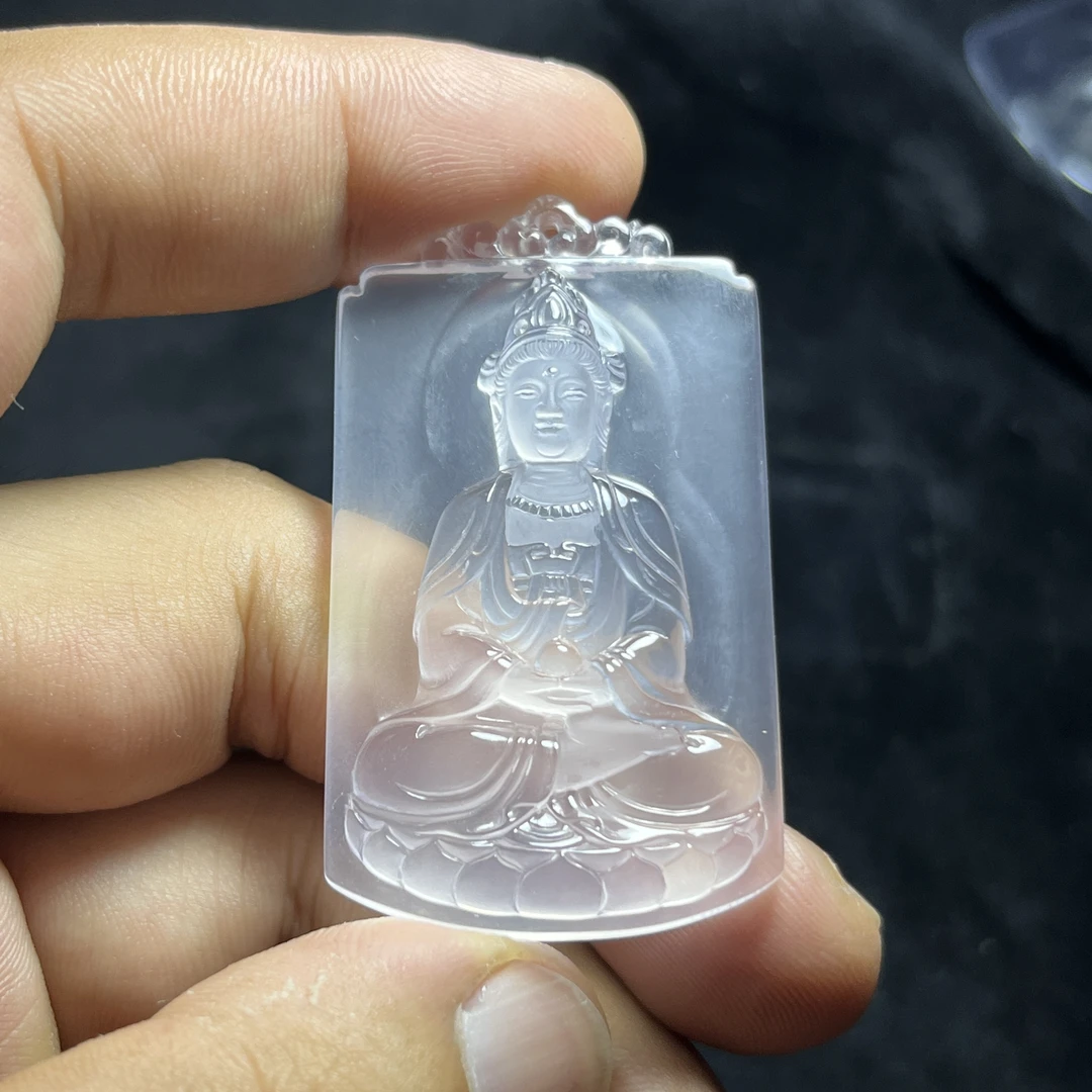 水晶精雕白色精美