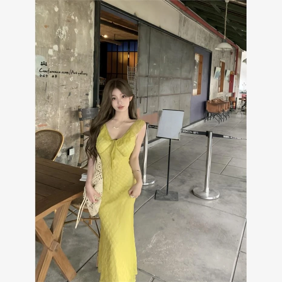 黄色荷叶边v领无袖连衣裙女夏季修身绑带长裙显身材收腰包臀裙子