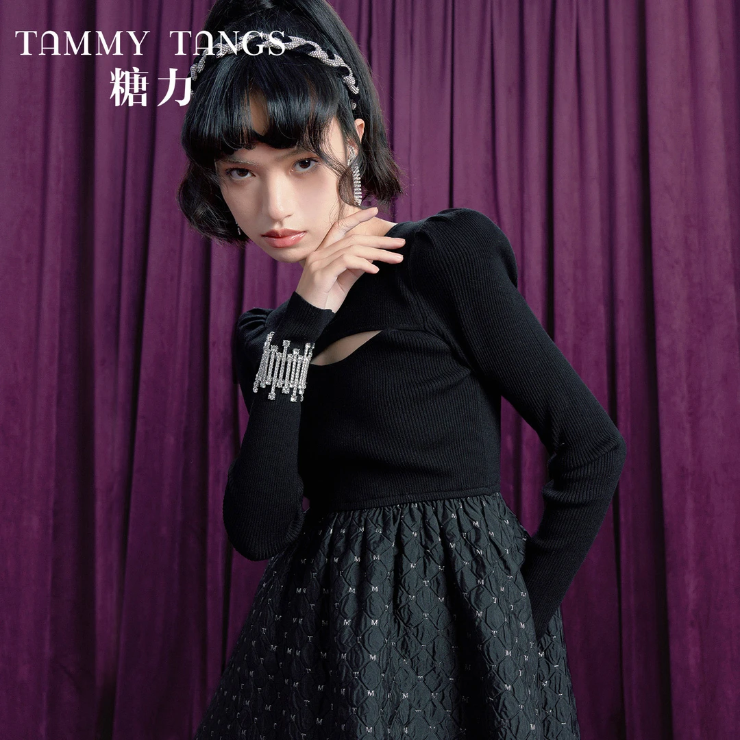 【柒柒专享】糖力 秋季新款长袖镂空针织拼接字母提花连衣裙女