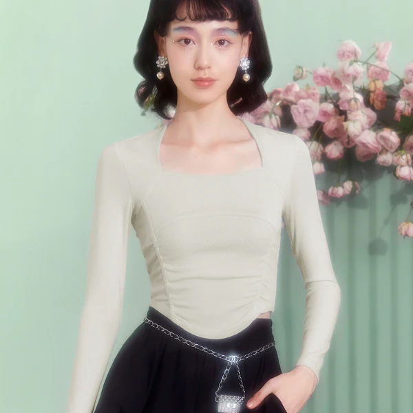 【辛祺专享】糖力春季新款长袖方领T恤女短款显瘦打底衫上衣