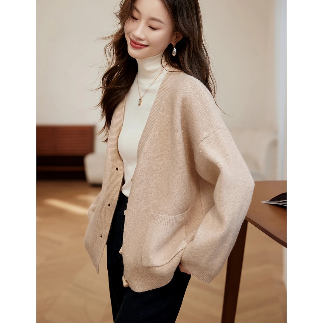 沫晗依美【奥莱】亮丝绒感牛角扣针织开衫2024秋冬宽松慵懒毛衣外套