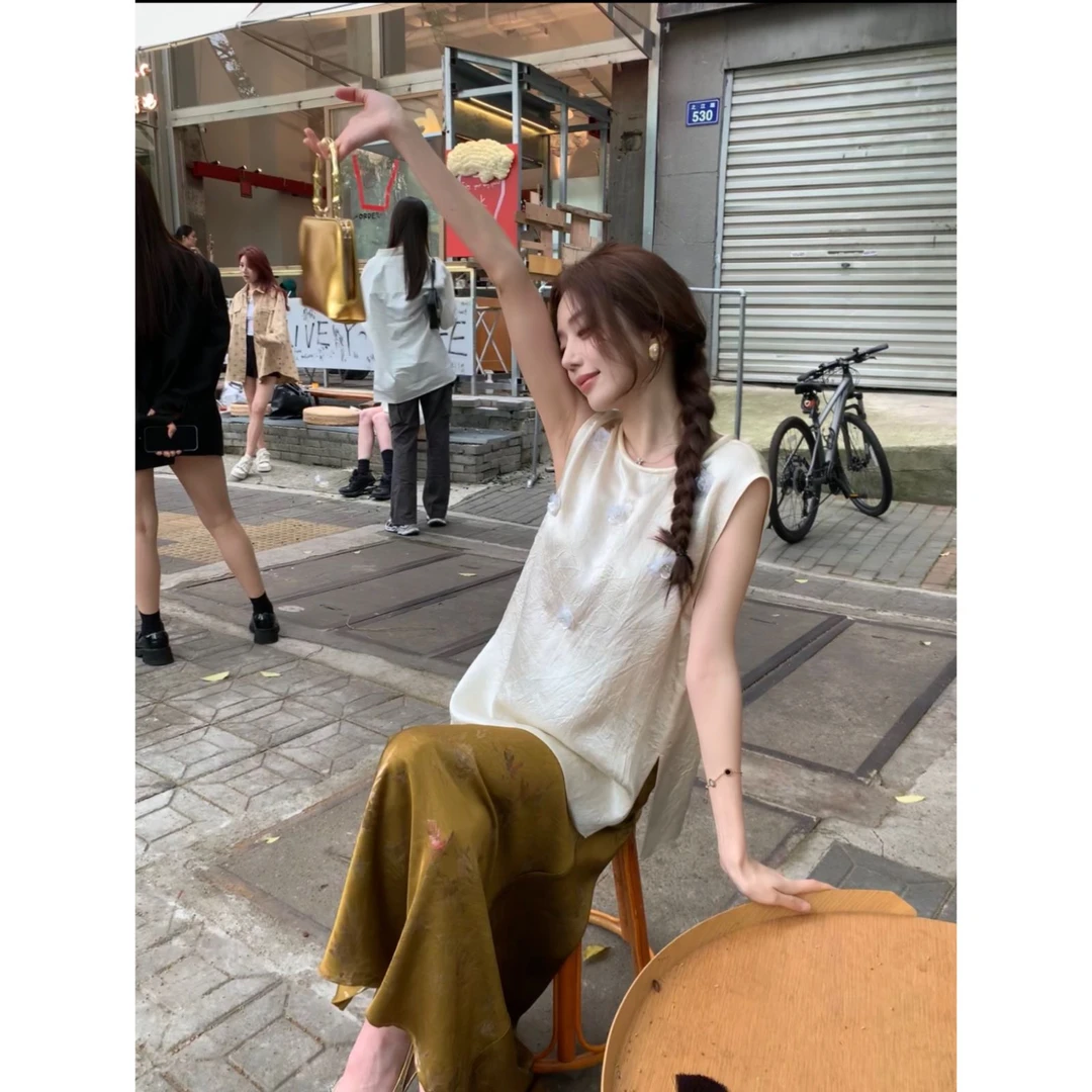 《花间酒提》圆领钉珠中式简约风质感无袖上衣