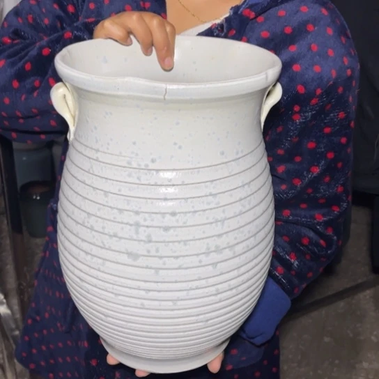 红陶20CM以下口22高33瑕疵