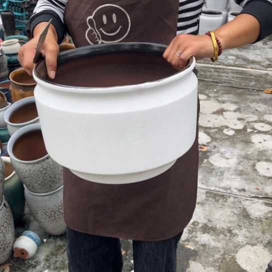 红陶20CM以下口30高22瑕疵