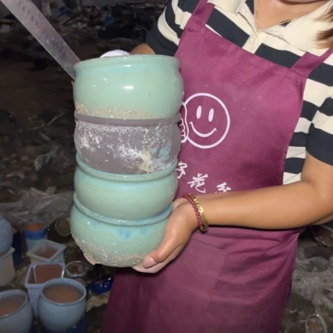 红陶20CM以下口15高10瑕疵