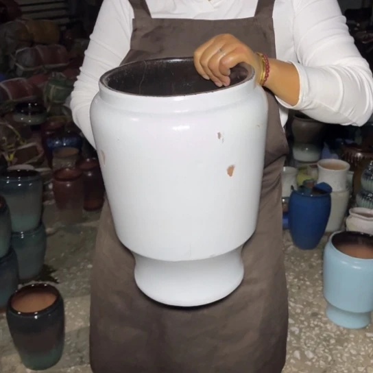 红陶20CM以下口20高34瑕疵