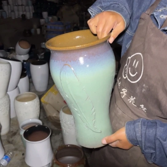 红陶20CM以下口18高34瑕疵