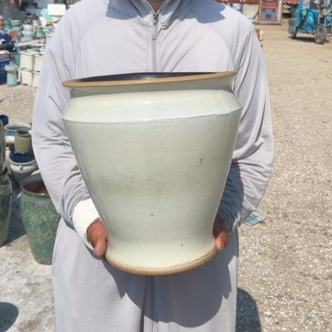红陶20CM以下口25高30瑕疵