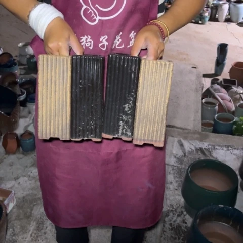 红陶20CM以下口7高19瑕疵