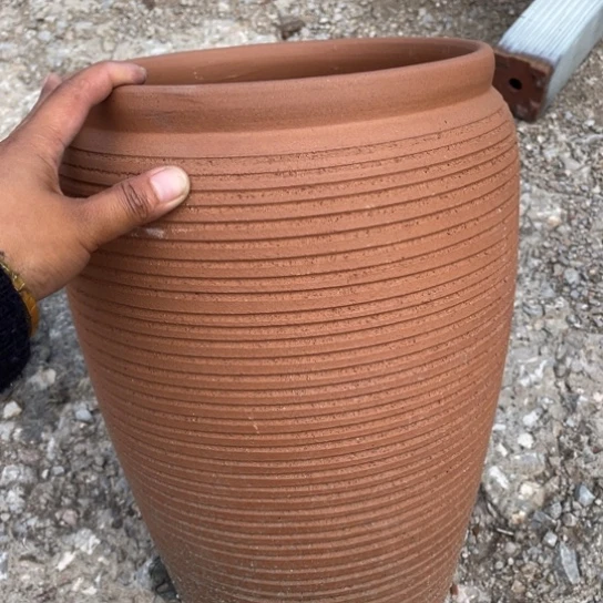 红陶20CM以下口24高37瑕疵