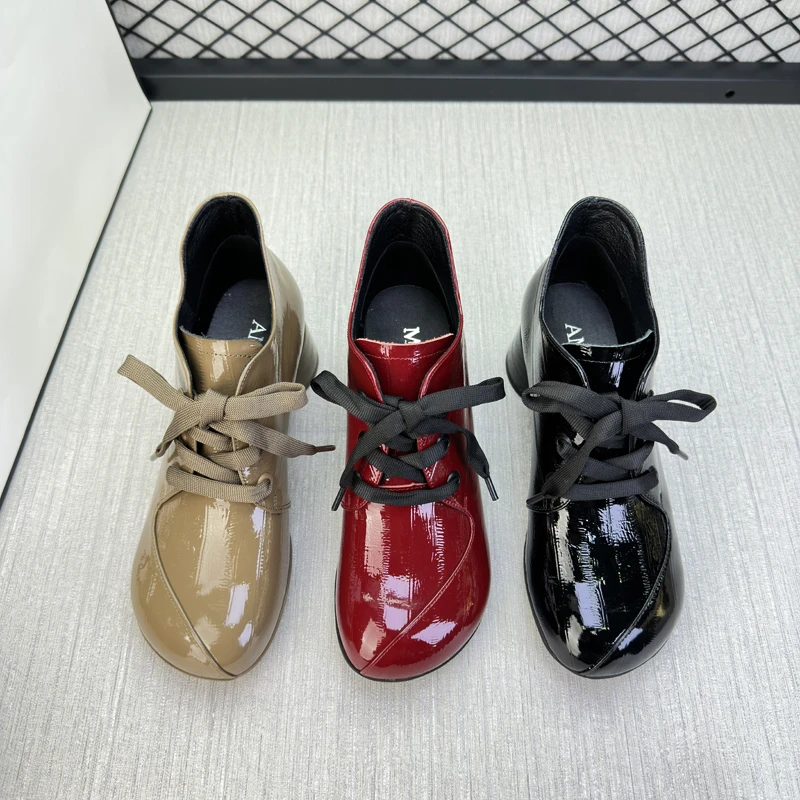 阿美妮2025年秋冬漆皮圆头粗跟踝靴软皮红色低帮鞋时尚百搭短靴子