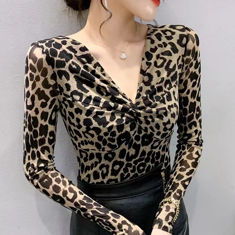 010沐沐家2023年新款内搭气质v领长袖t恤修身显瘦上衣性感洋气