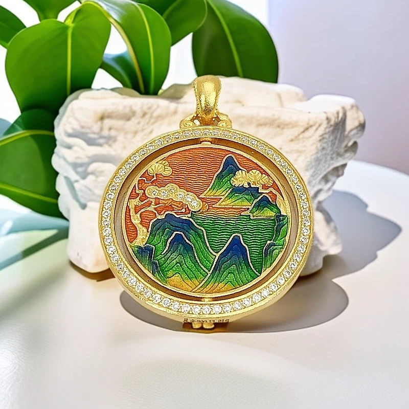 【聚鑫黄金】足金999 镶嵌千里江山牌吊坠，凝千年之美，展奢华之风。