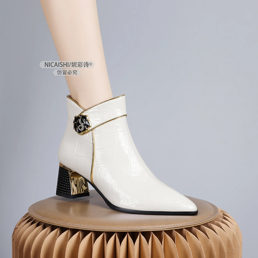 2024年新款法式炸街米白色加绒踝靴时尚洋气气质中粗跟女短靴0503