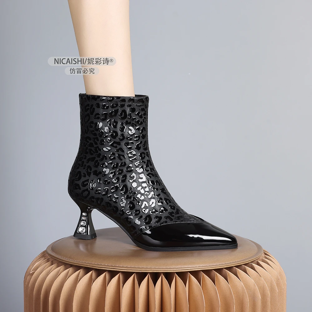 2024年新款法式时尚侧拉链百搭粗跟加绒保暖短靴尖头气质短靴0705