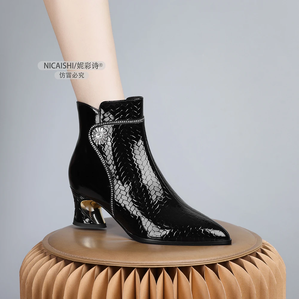 2024年新款法式冬季时装靴粗高跟软皮靴洋气小短靴通勤保暖0587