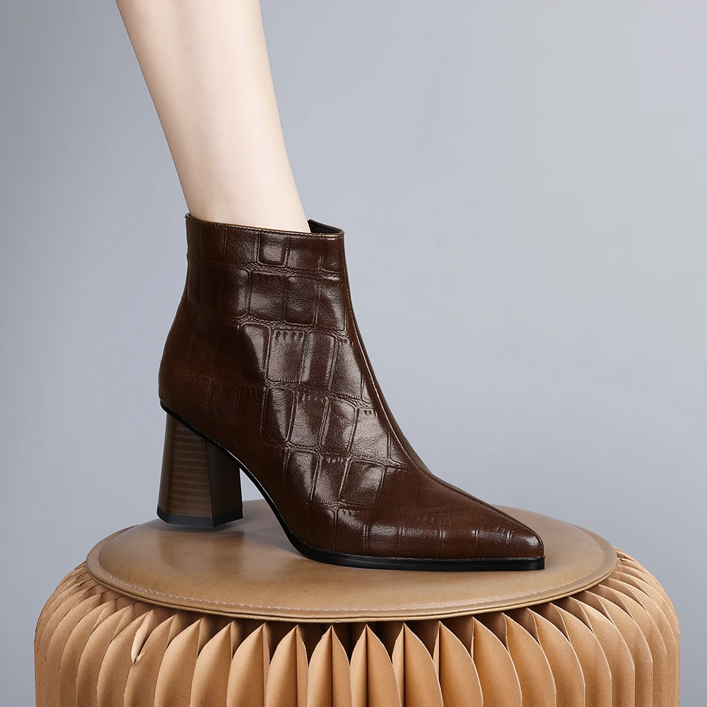 2024年新款欧美小众设计侧拉链短靴时尚棕色气质百搭加绒尖头0310